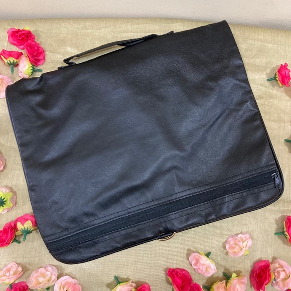 Claire's Hanging Travel Bag, Black - Picture 1 of 13